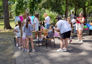 Gry i zabawy w parku przed "Medykiem"