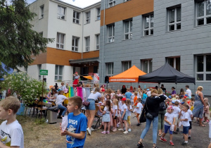 Gry i zabawy w parku przed "Medykiem"